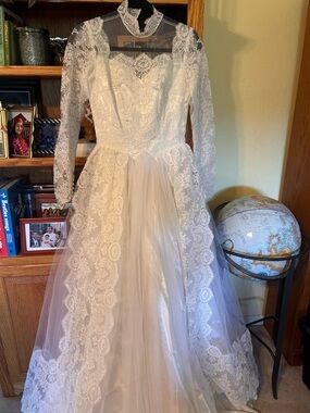 A Fink Original 50s era vintage  wedding gown new